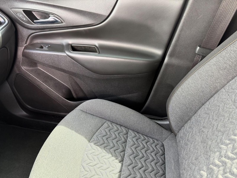 Chevrolet Equinox Vehicle Full-screen Gallery Image 22