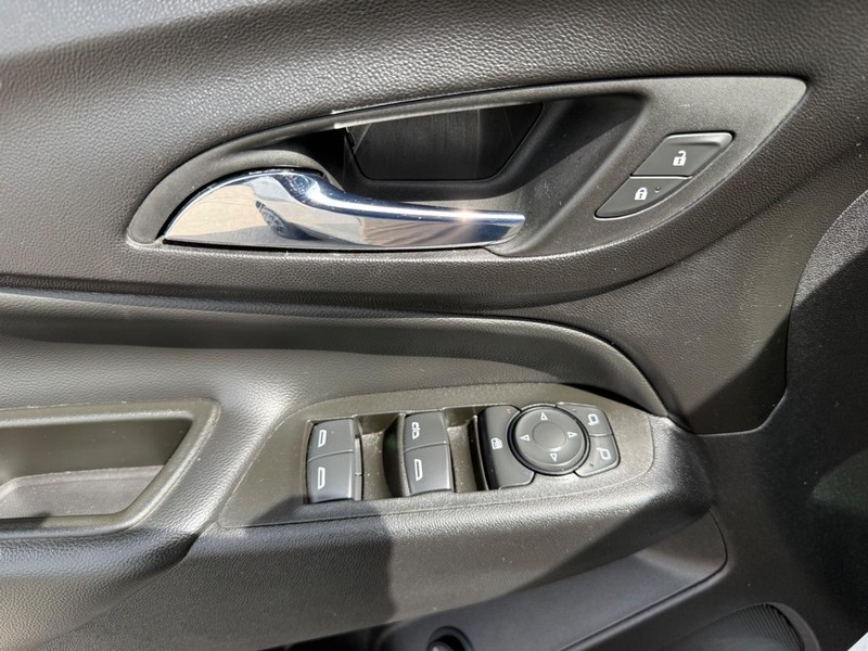 Chevrolet Equinox Vehicle Full-screen Gallery Image 25