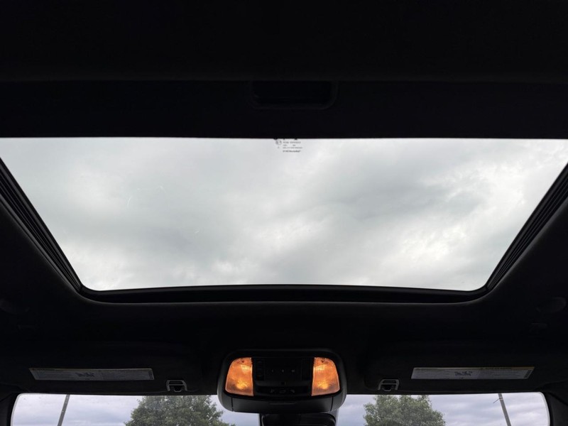 Dodge Durango Vehicle Full-screen Gallery Image 13