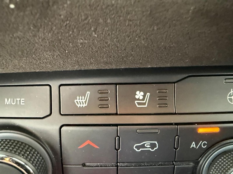 Dodge Durango Vehicle Full-screen Gallery Image 19