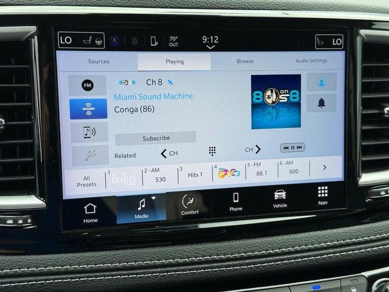 Chrysler Pacifica Vehicle Full-screen Gallery Image 18