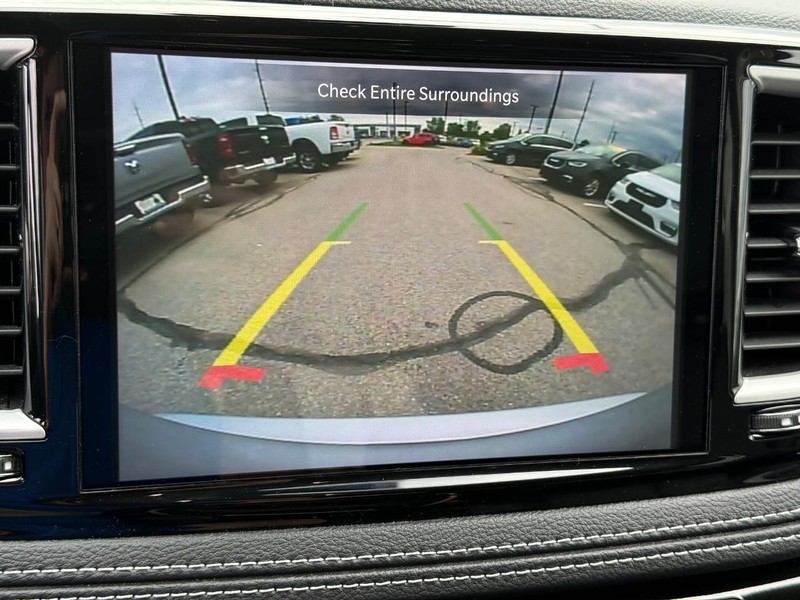 Chrysler Pacifica Vehicle Full-screen Gallery Image 19