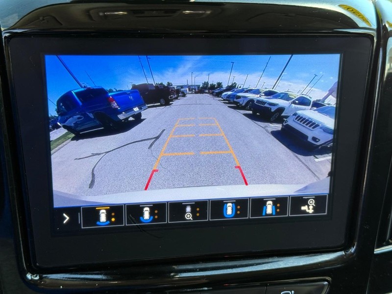 Chevrolet Traverse Vehicle Full-screen Gallery Image 21