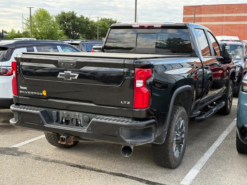 Chevrolet Silverado 2500HD Vehicle Full-screen Gallery Image 04