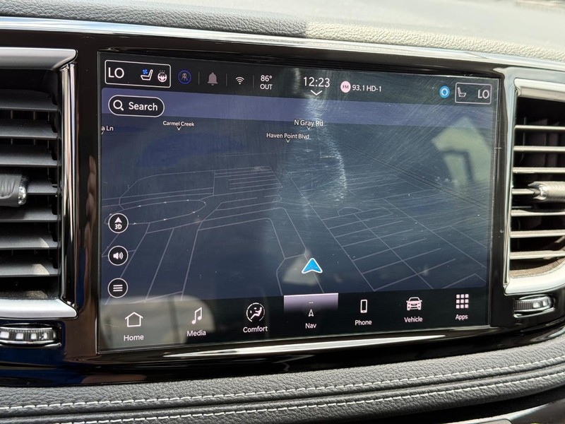 Chrysler Pacifica Vehicle Full-screen Gallery Image 18
