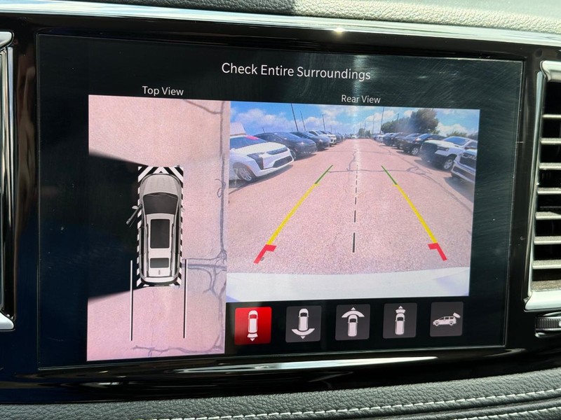 Chrysler Pacifica Vehicle Full-screen Gallery Image 19