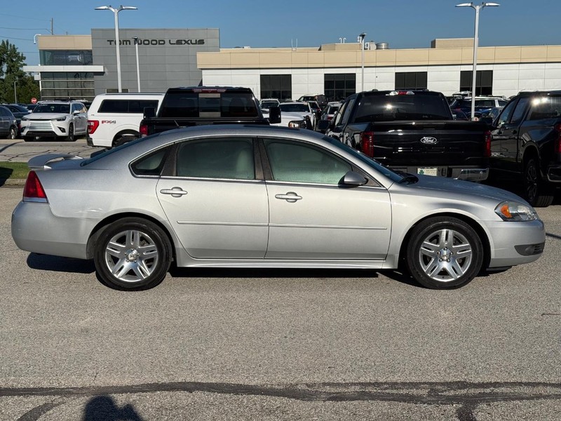 Chevrolet Impala Vehicle Full-screen Gallery Image 02