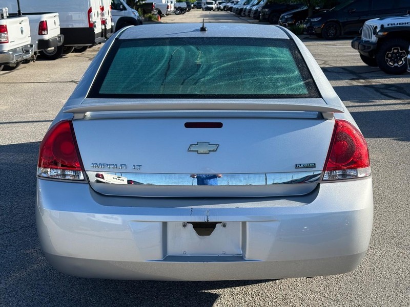 Chevrolet Impala Vehicle Full-screen Gallery Image 04