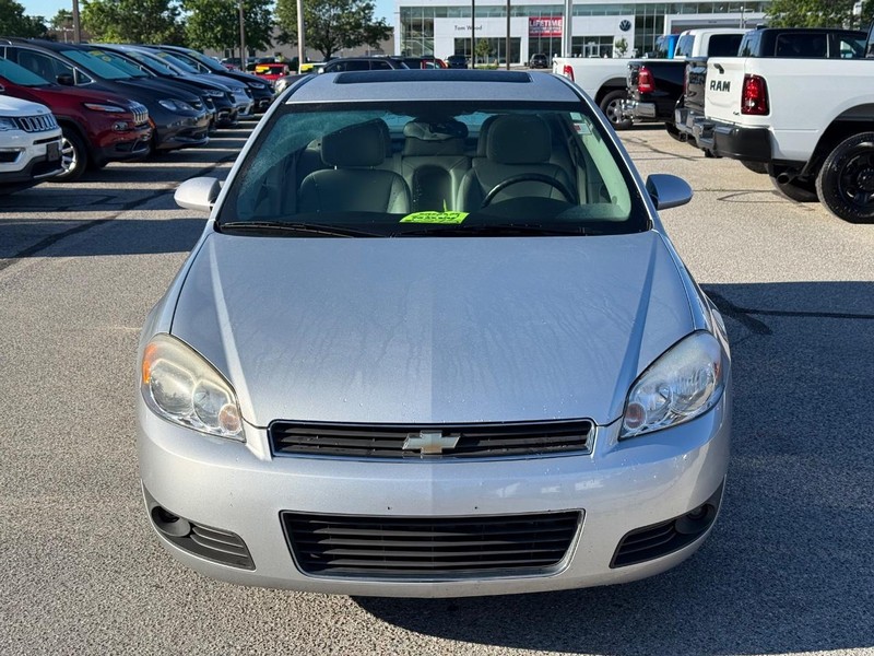 Chevrolet Impala Vehicle Full-screen Gallery Image 09