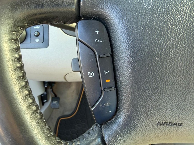 Chevrolet Impala Vehicle Full-screen Gallery Image 14