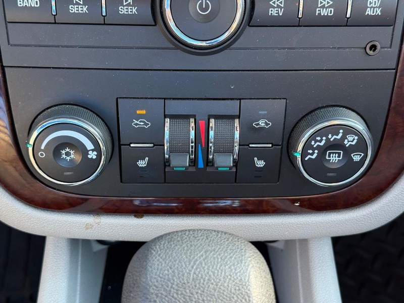 Chevrolet Impala Vehicle Full-screen Gallery Image 17
