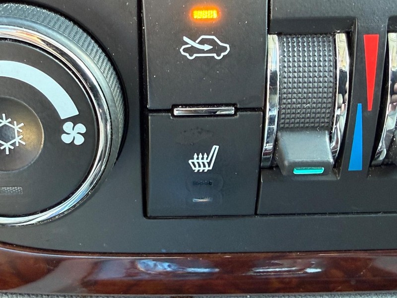 Chevrolet Impala Vehicle Full-screen Gallery Image 18