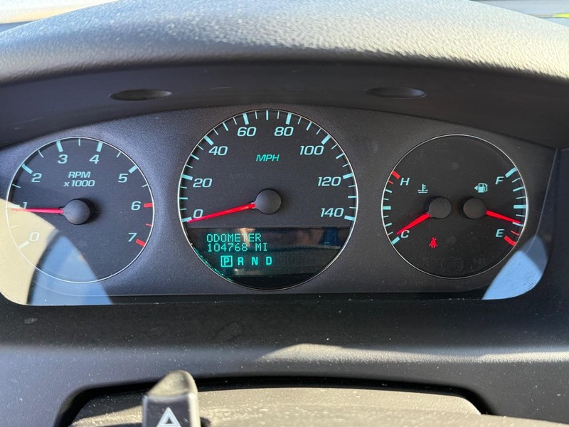 Chevrolet Impala Vehicle Full-screen Gallery Image 21