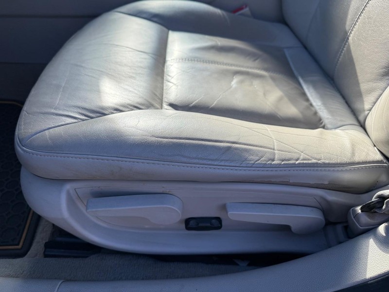 Chevrolet Impala Vehicle Full-screen Gallery Image 24