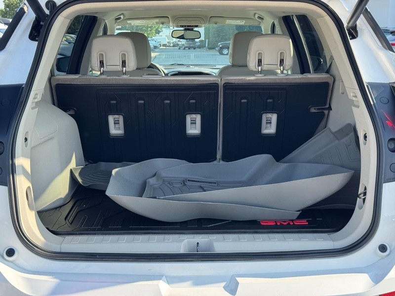 GMC Terrain Vehicle Full-screen Gallery Image 04