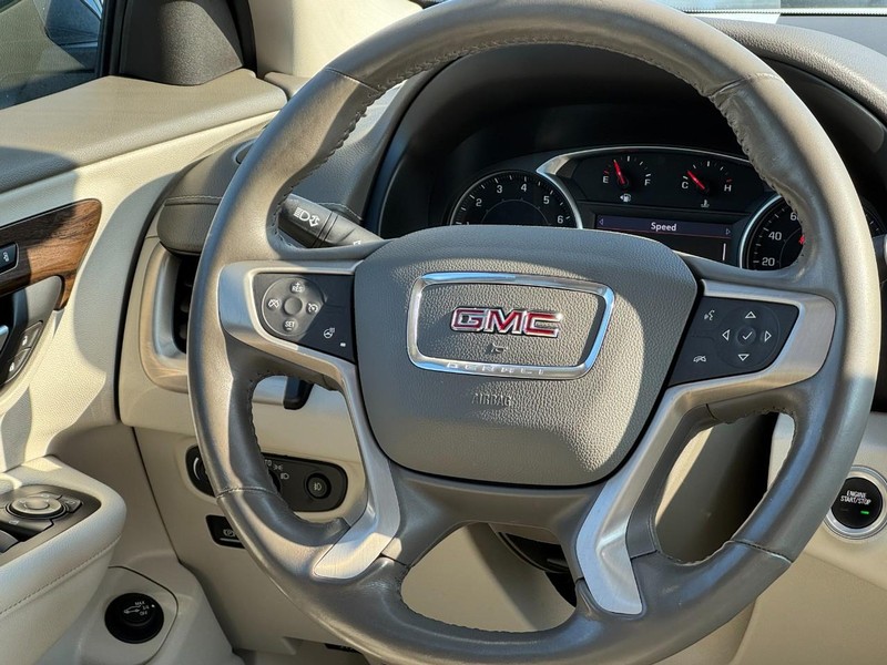 GMC Terrain Vehicle Full-screen Gallery Image 11