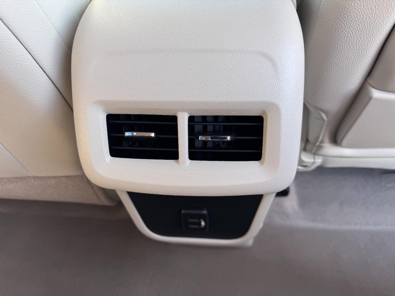 GMC Terrain Vehicle Full-screen Gallery Image 15