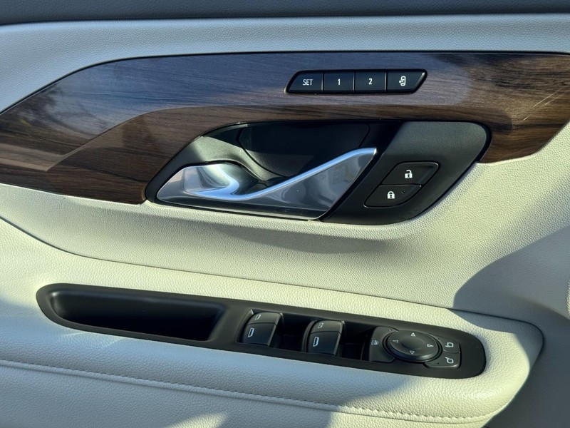 GMC Terrain Vehicle Full-screen Gallery Image 23