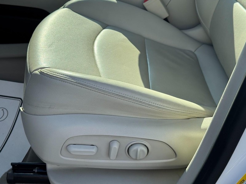 GMC Terrain Vehicle Full-screen Gallery Image 24