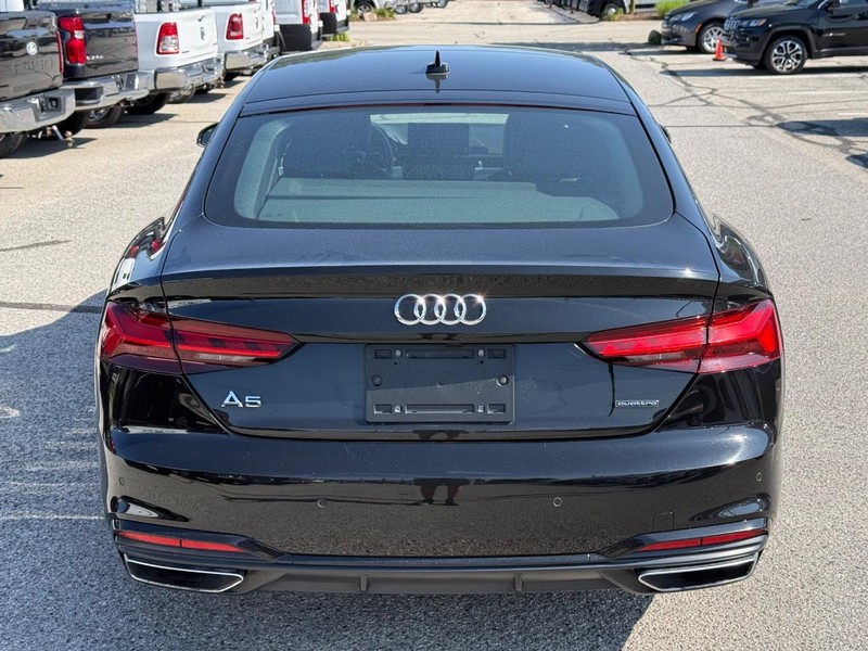Audi A5 Sportback Vehicle Full-screen Gallery Image 04