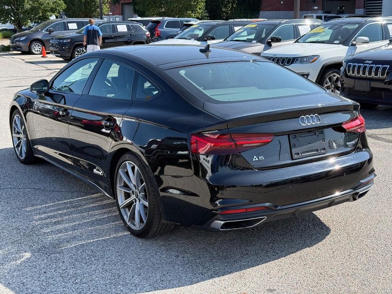Audi A5 Sportback Vehicle Full-screen Gallery Image 05