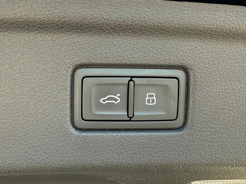 Audi A5 Sportback Vehicle Full-screen Gallery Image 08