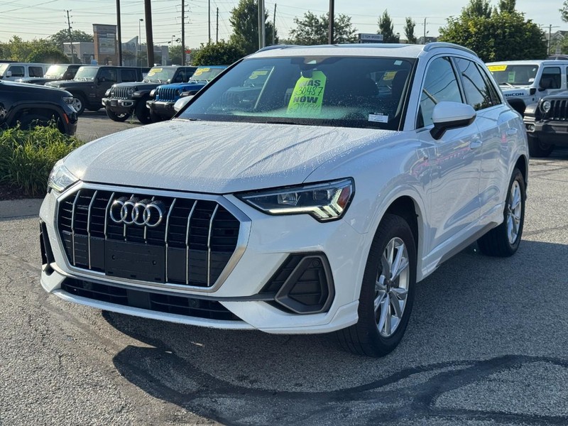 Audi Q3 Vehicle Full-screen Gallery Image 08