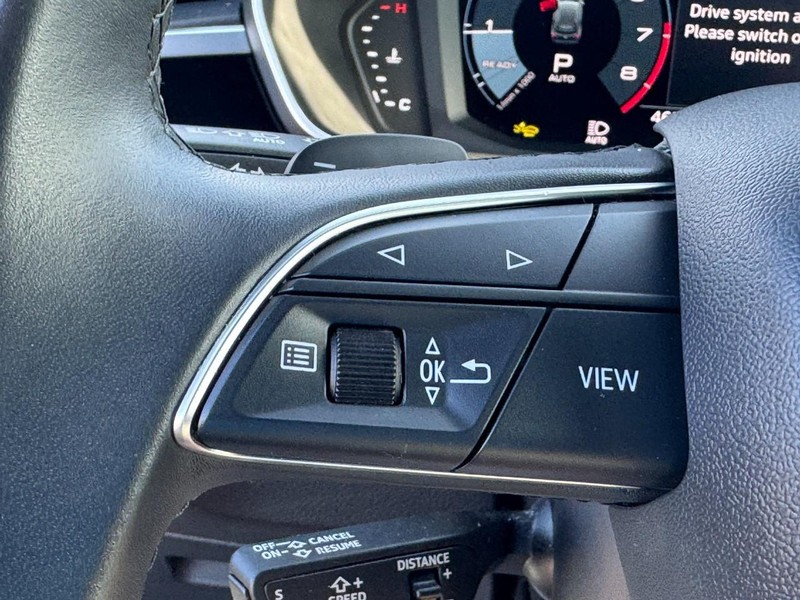 Audi Q3 Vehicle Full-screen Gallery Image 17