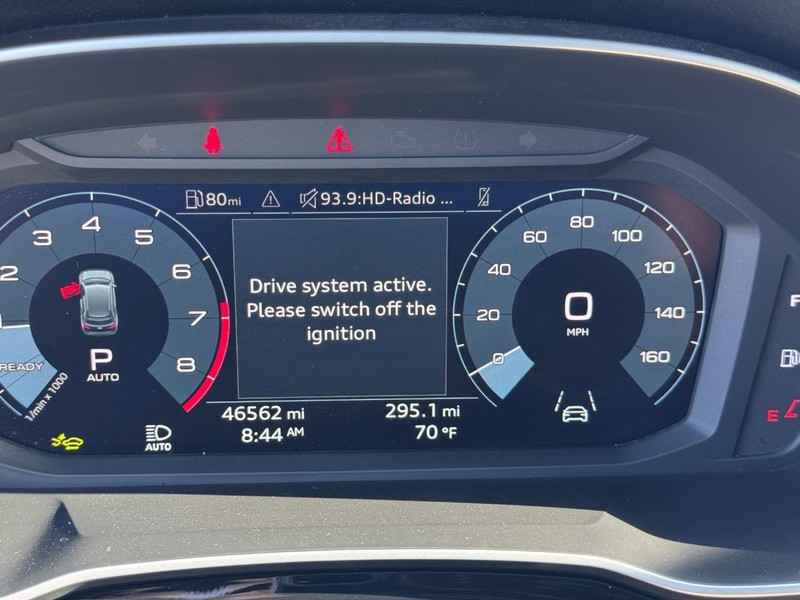 Audi Q3 Vehicle Full-screen Gallery Image 19