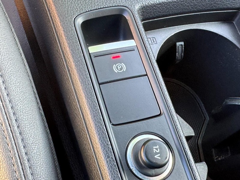 Audi Q3 Vehicle Full-screen Gallery Image 22