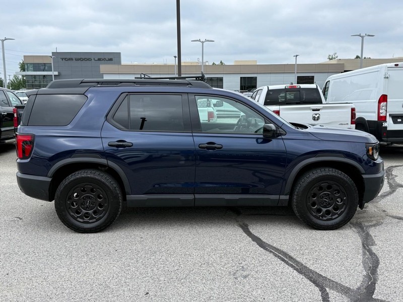 Honda Passport Vehicle Full-screen Gallery Image 02