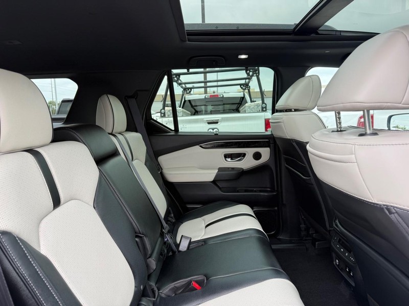 Honda Passport Vehicle Full-screen Gallery Image 11