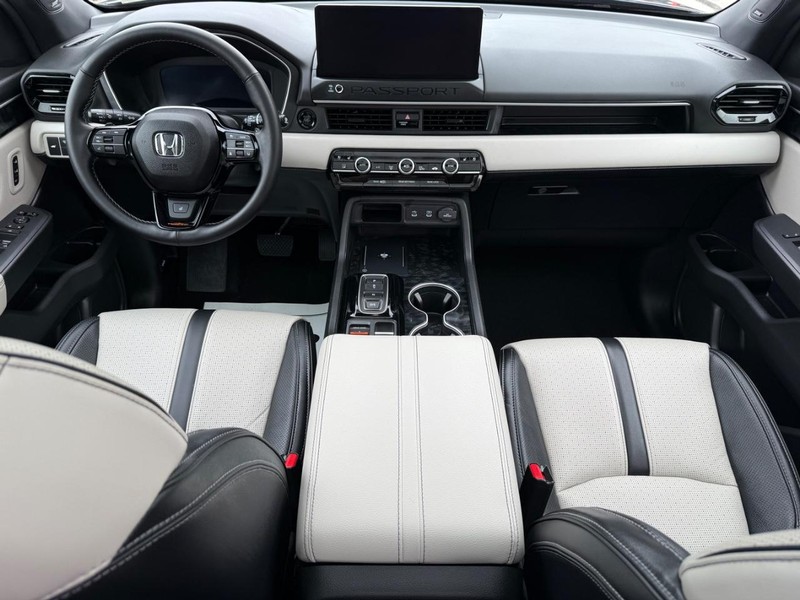 Honda Passport Vehicle Full-screen Gallery Image 13