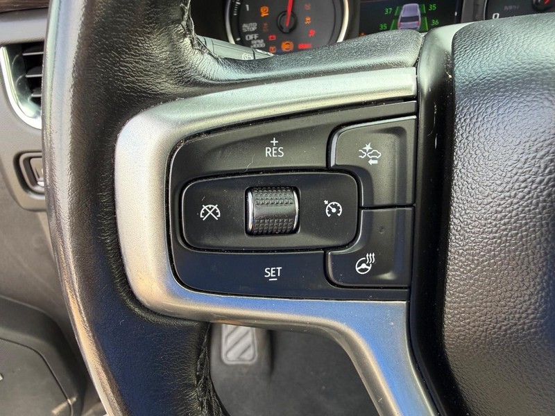 Chevrolet Suburban Vehicle Full-screen Gallery Image 16