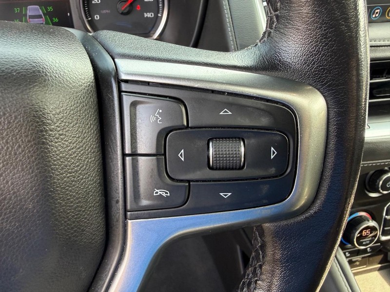 Chevrolet Suburban Vehicle Full-screen Gallery Image 17