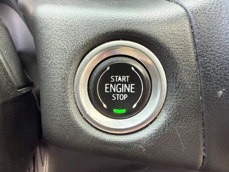 Chevrolet Suburban Vehicle Full-screen Gallery Image 18