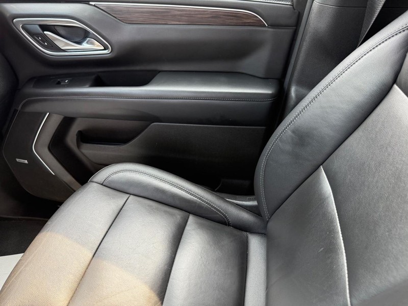 Chevrolet Suburban Vehicle Full-screen Gallery Image 24