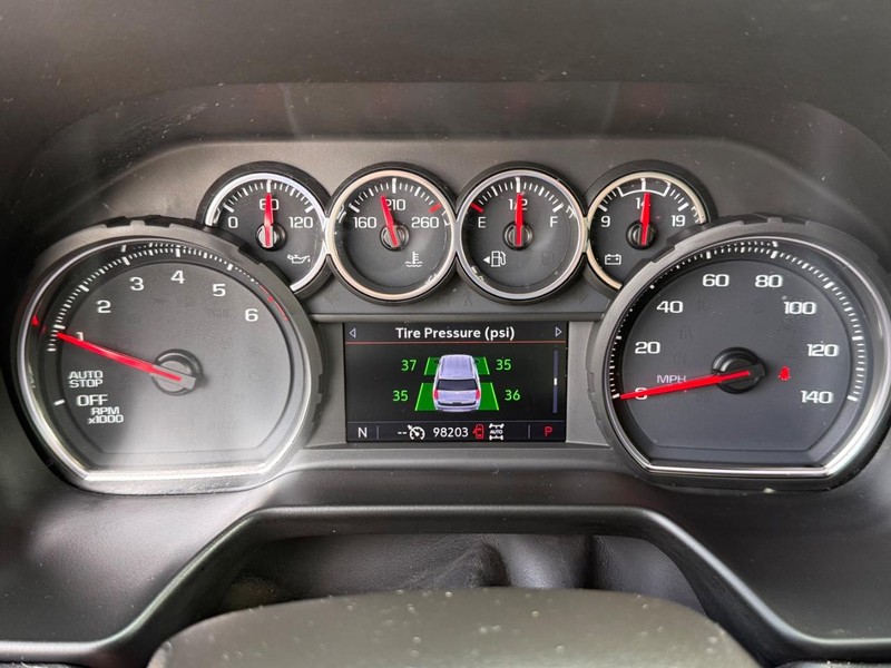 Chevrolet Suburban Vehicle Full-screen Gallery Image 26