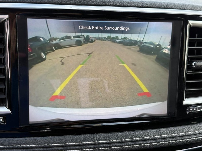 Chrysler Pacifica Vehicle Full-screen Gallery Image 19