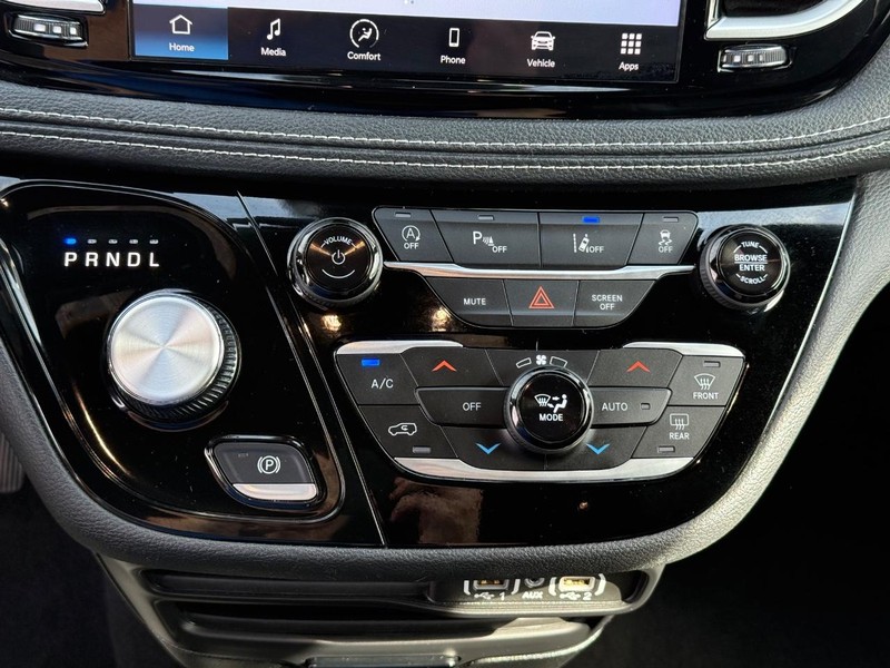 Chrysler Pacifica Vehicle Full-screen Gallery Image 20