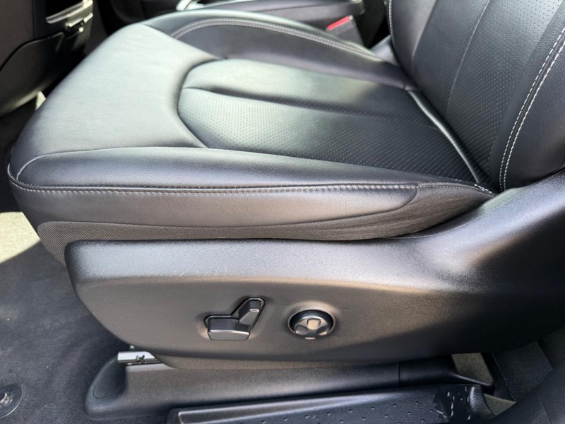 Chrysler Pacifica Vehicle Full-screen Gallery Image 26