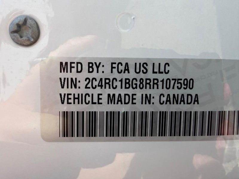 Chrysler Pacifica Vehicle Full-screen Gallery Image 27