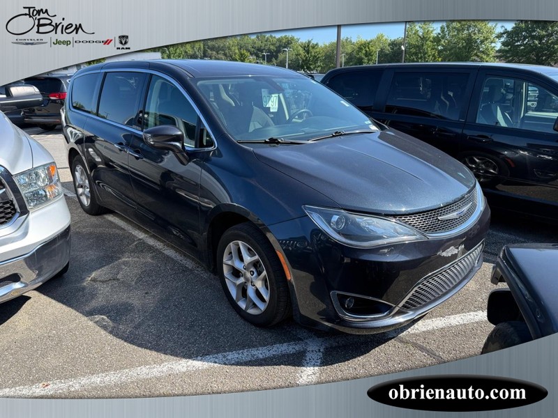 Chrysler Pacifica Vehicle Full-screen Gallery Image 01