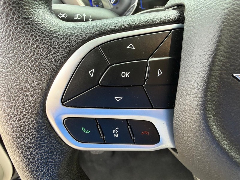Chrysler Pacifica Vehicle Full-screen Gallery Image 15