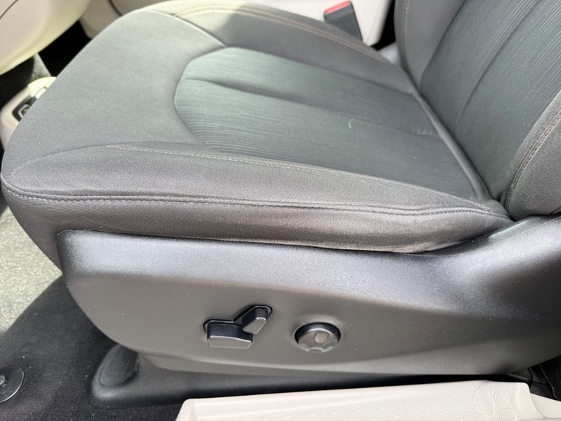 Chrysler Pacifica Vehicle Full-screen Gallery Image 26