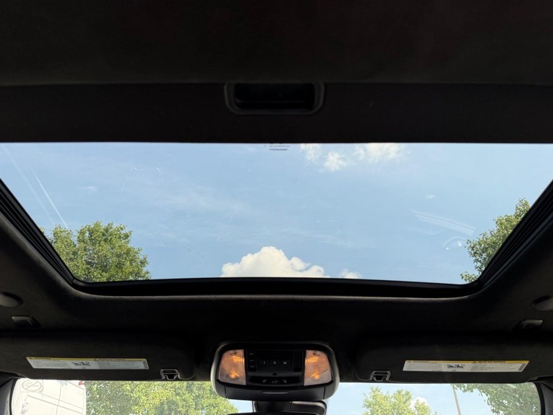 Dodge Durango Vehicle Full-screen Gallery Image 13