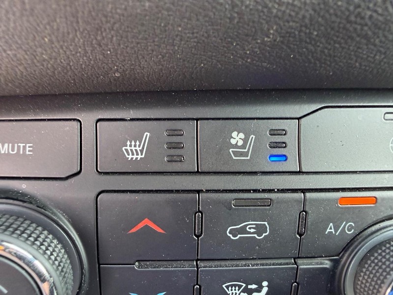 Dodge Durango Vehicle Full-screen Gallery Image 19