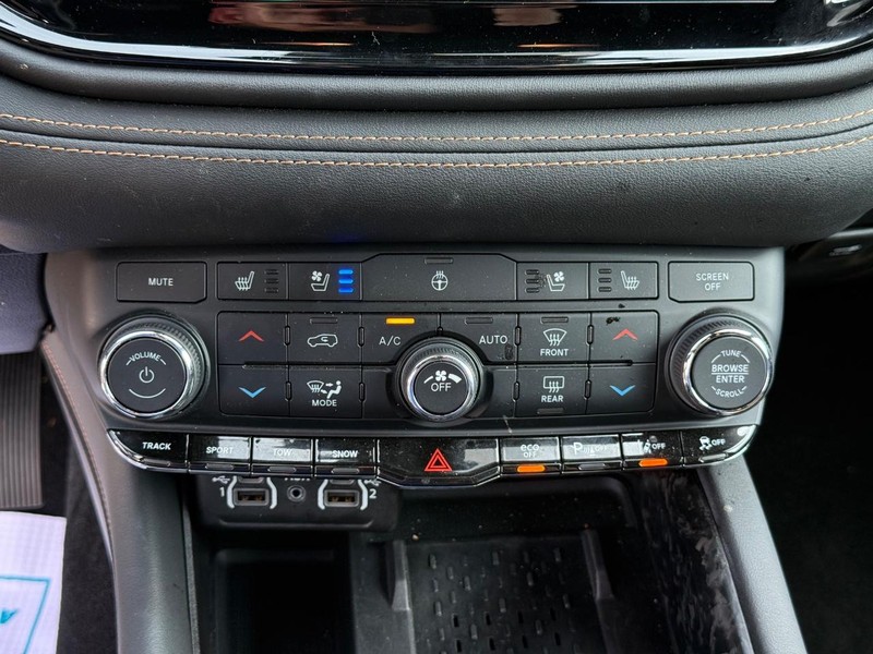 Dodge Durango Vehicle Full-screen Gallery Image 22