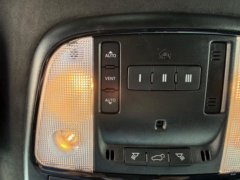 Dodge Durango Vehicle Full-screen Gallery Image 25