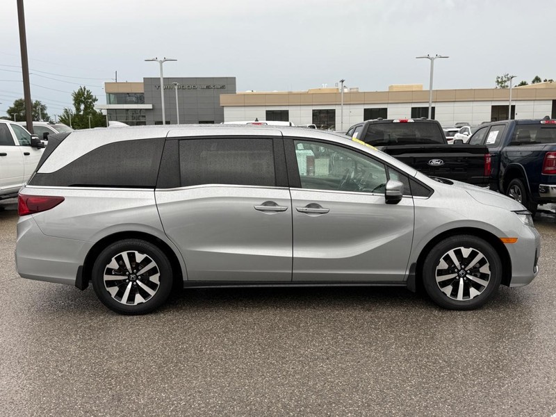 Honda Odyssey Vehicle Full-screen Gallery Image 02